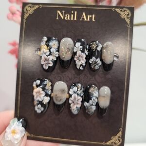 GLAM- Black Floral Press On nails